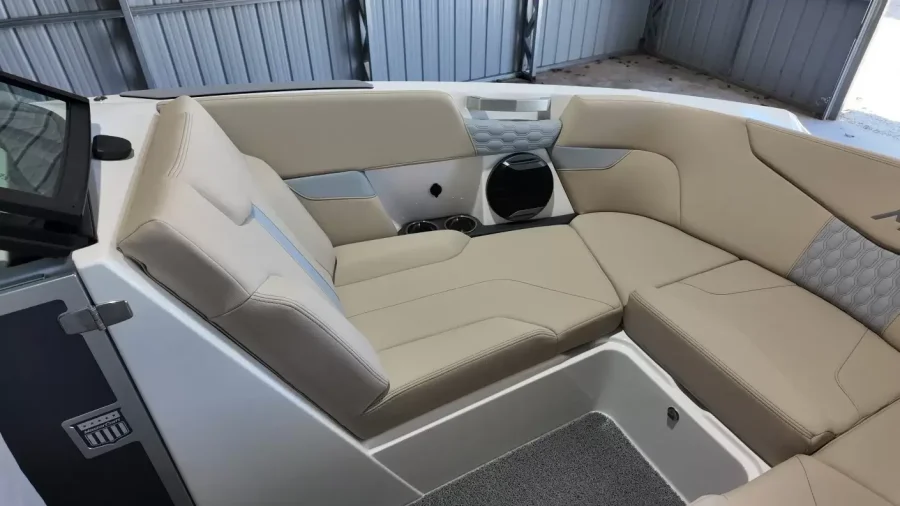 2027-mastercraft-xt22-144712-image13