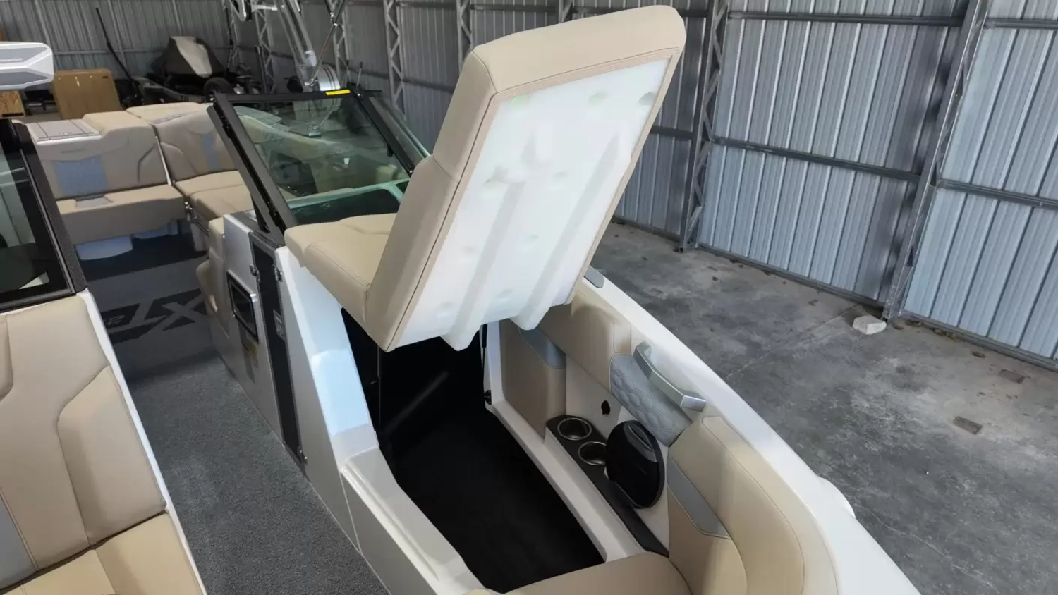 2027 Mastercraft XT22