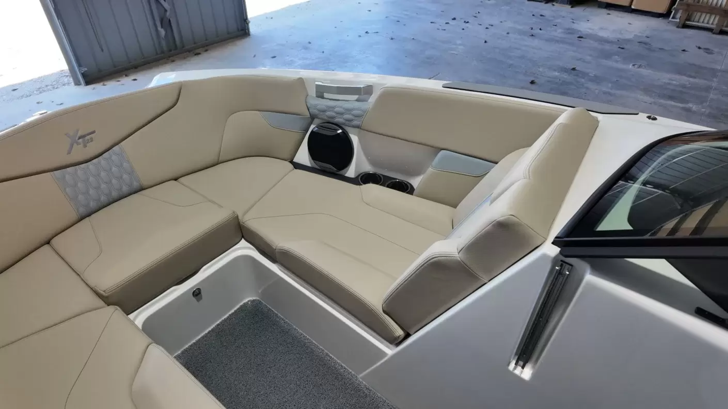 2027 Mastercraft XT22