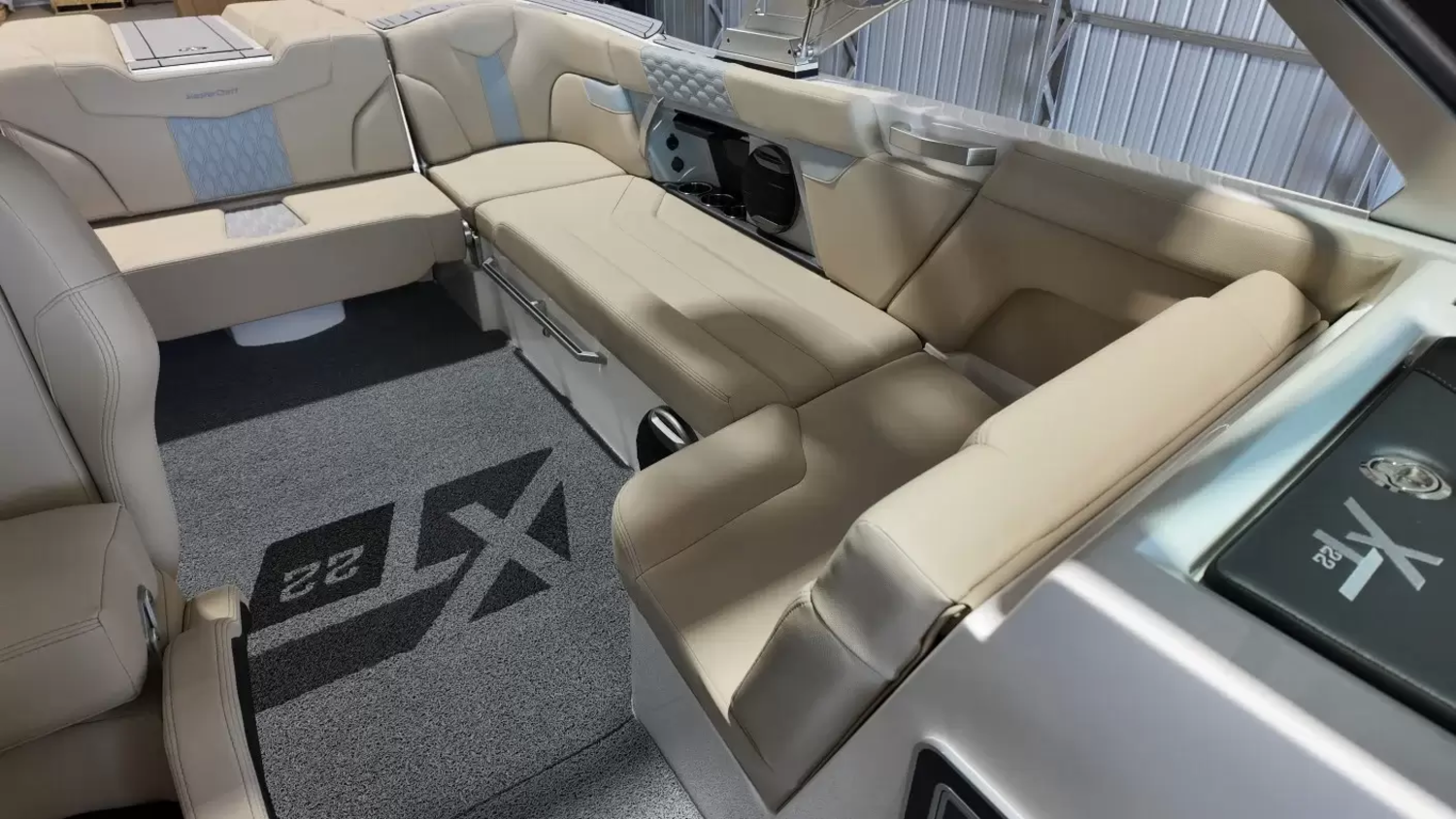 2027 Mastercraft XT22
