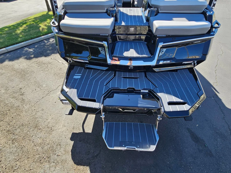 2027-mastercraft-x24-144714-image11