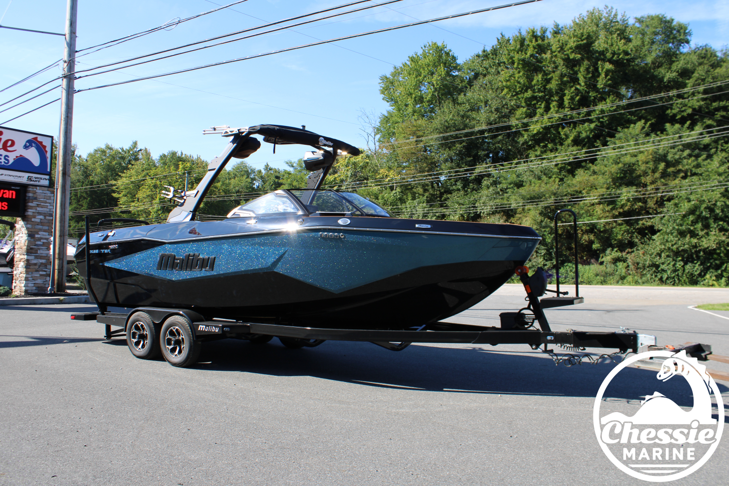 2027 Malibu 25 LSV