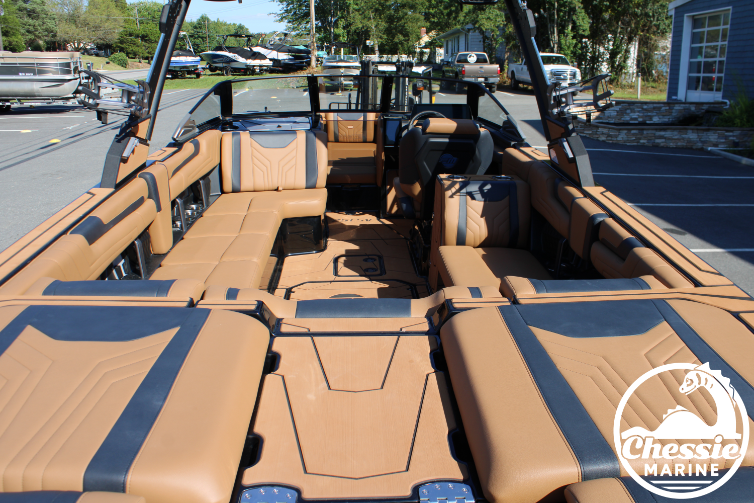 2027 Malibu 25 LSV