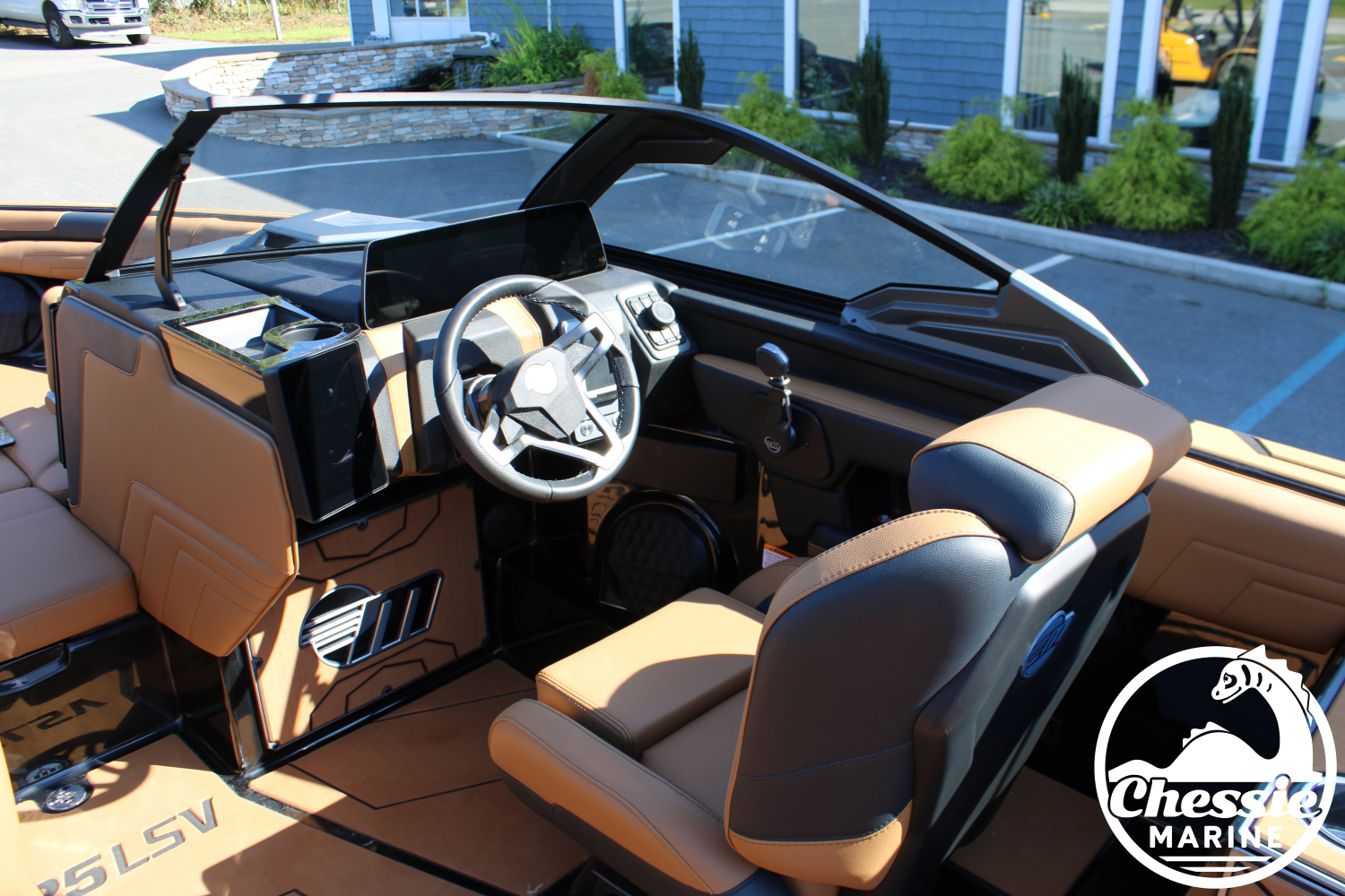 2027 Malibu 25 LSV