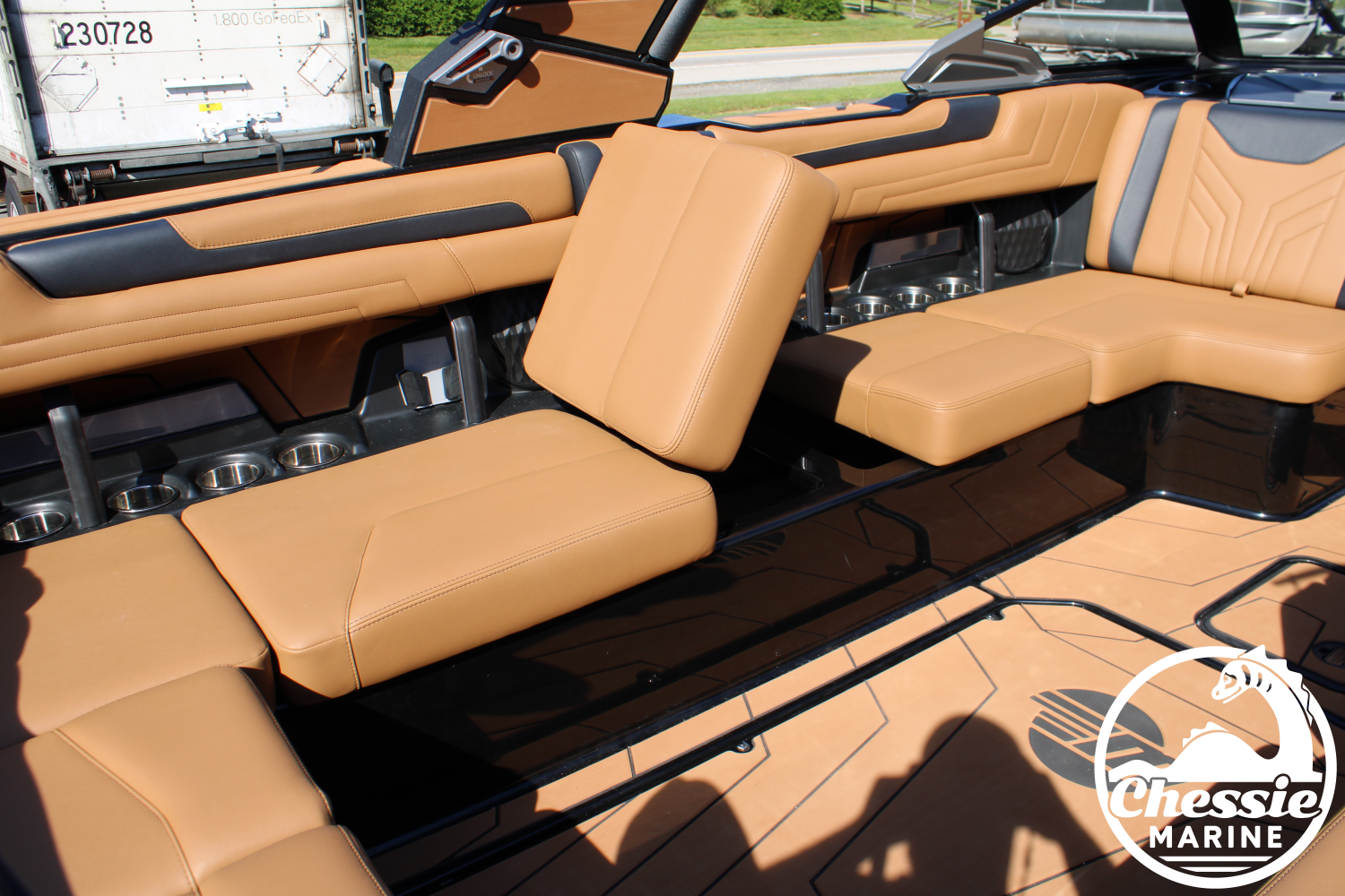 2027 Malibu 25 LSV