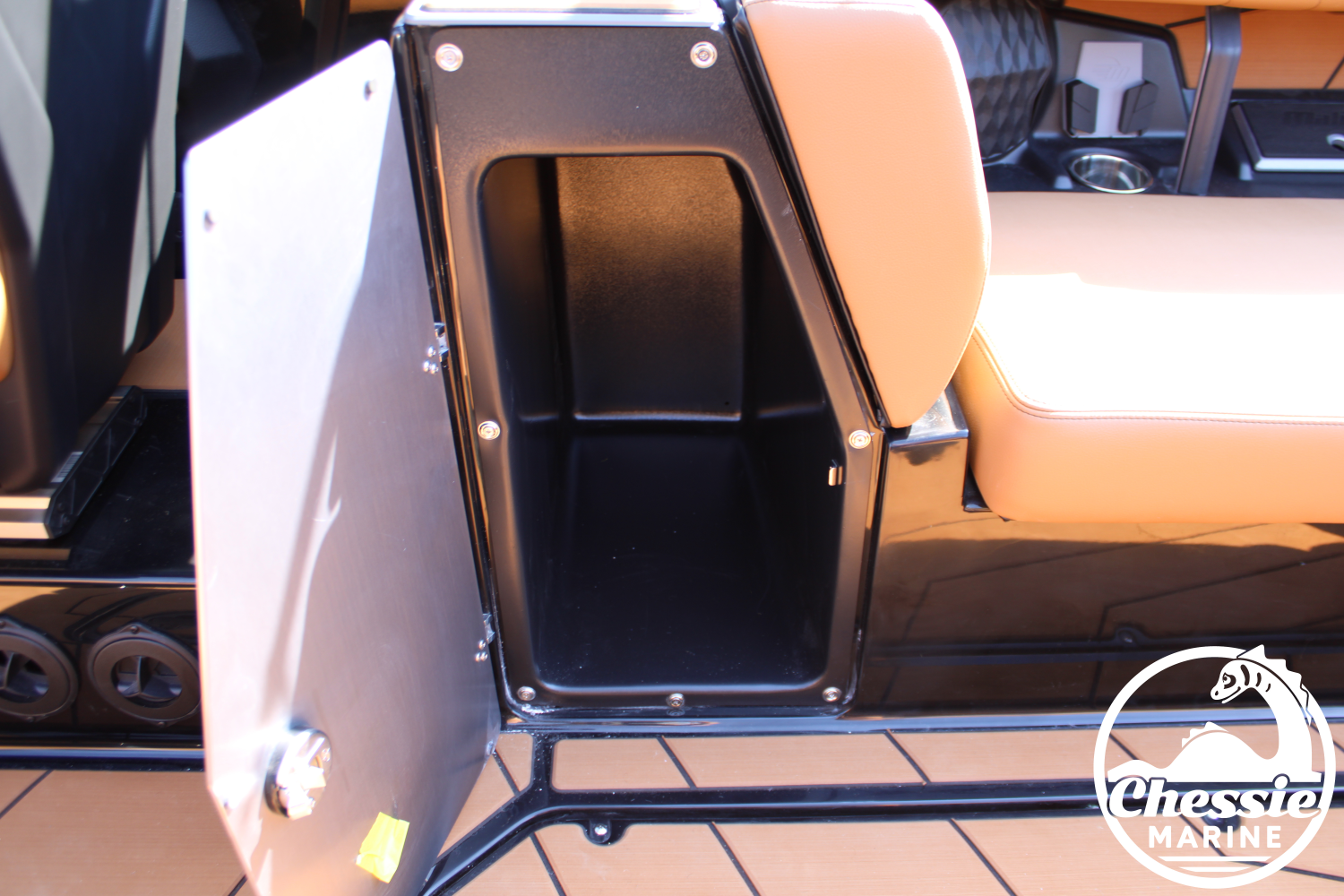 2027 Malibu 25 LSV