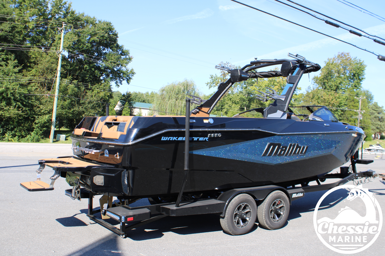 2027 Malibu 25 LSV
