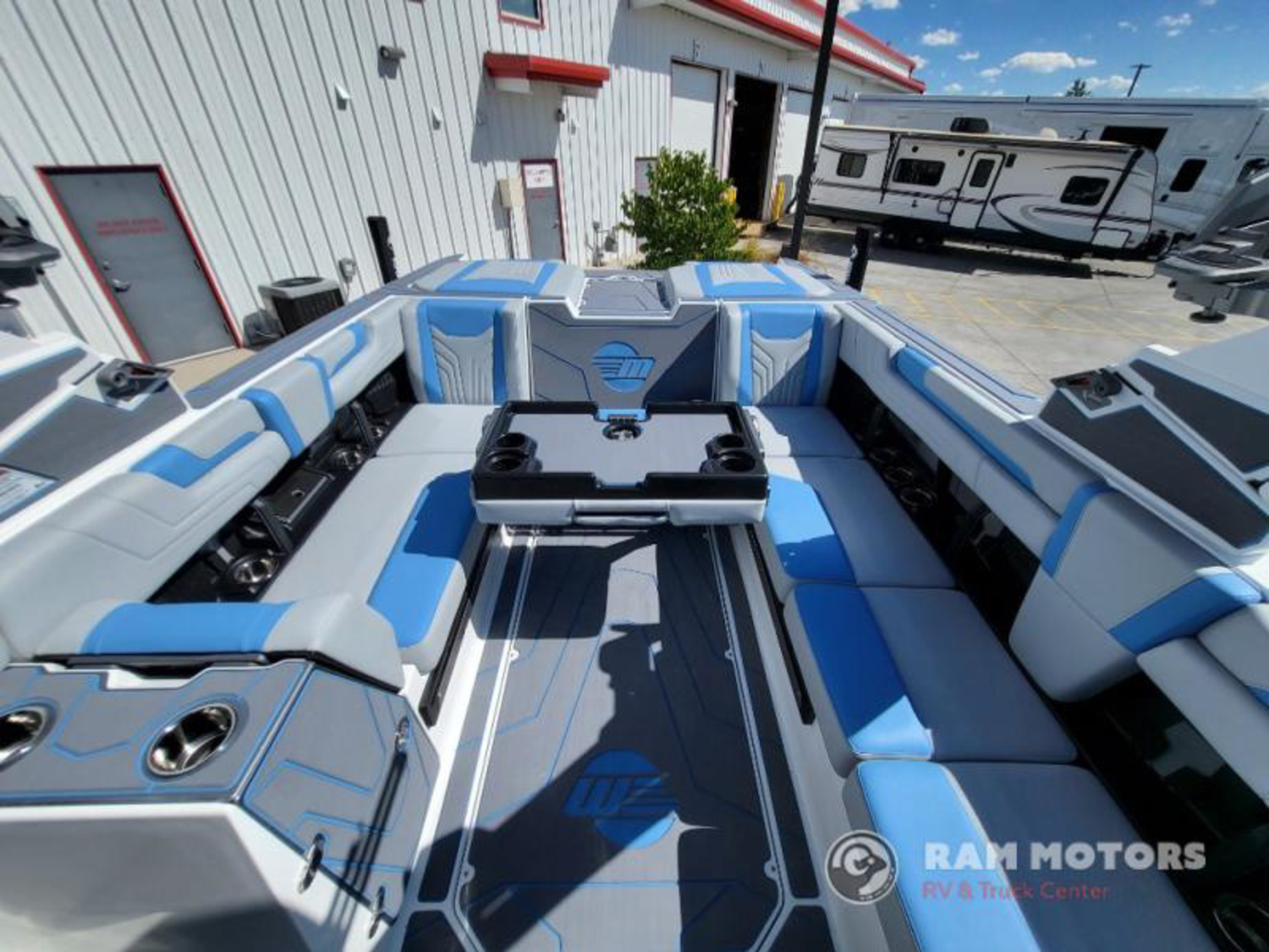 2027 Malibu Boats Wakesetter LSV 25 LSV
