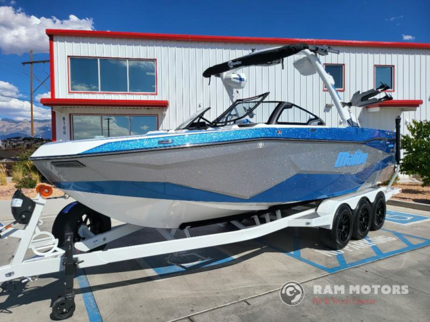 2027 Malibu Boats Wakesetter LSV 25 LSV