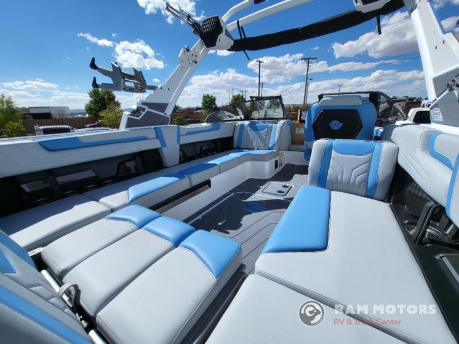 2027 Malibu Boats Wakesetter LSV 25 LSV