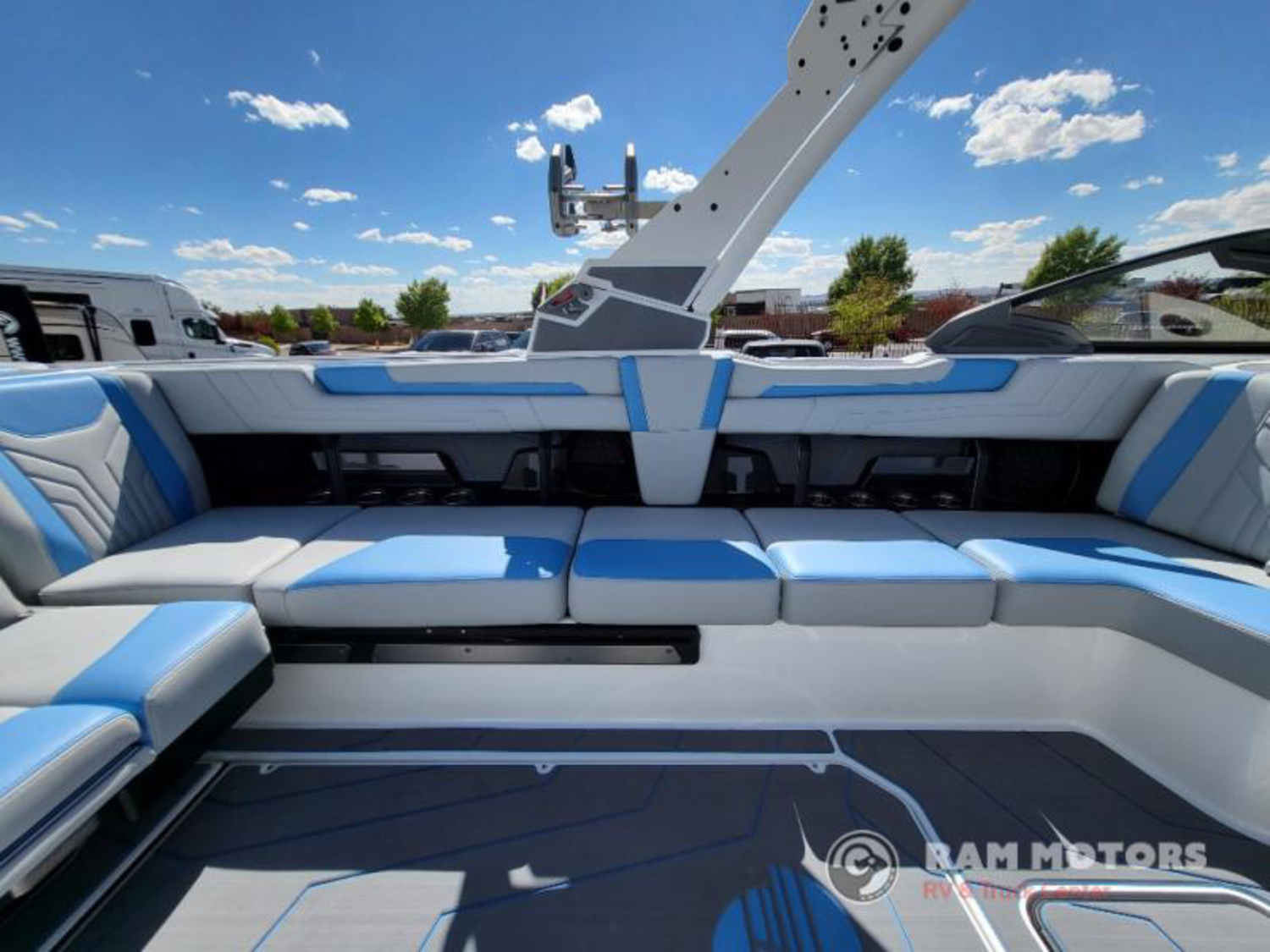 2027 Malibu Boats Wakesetter LSV 25 LSV