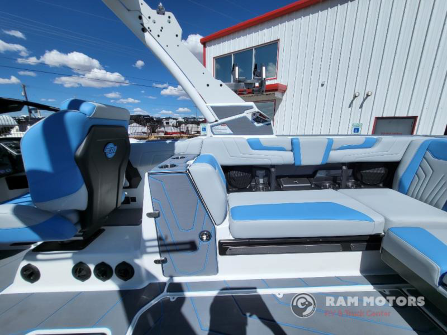 2027 Malibu Boats Wakesetter LSV 25 LSV