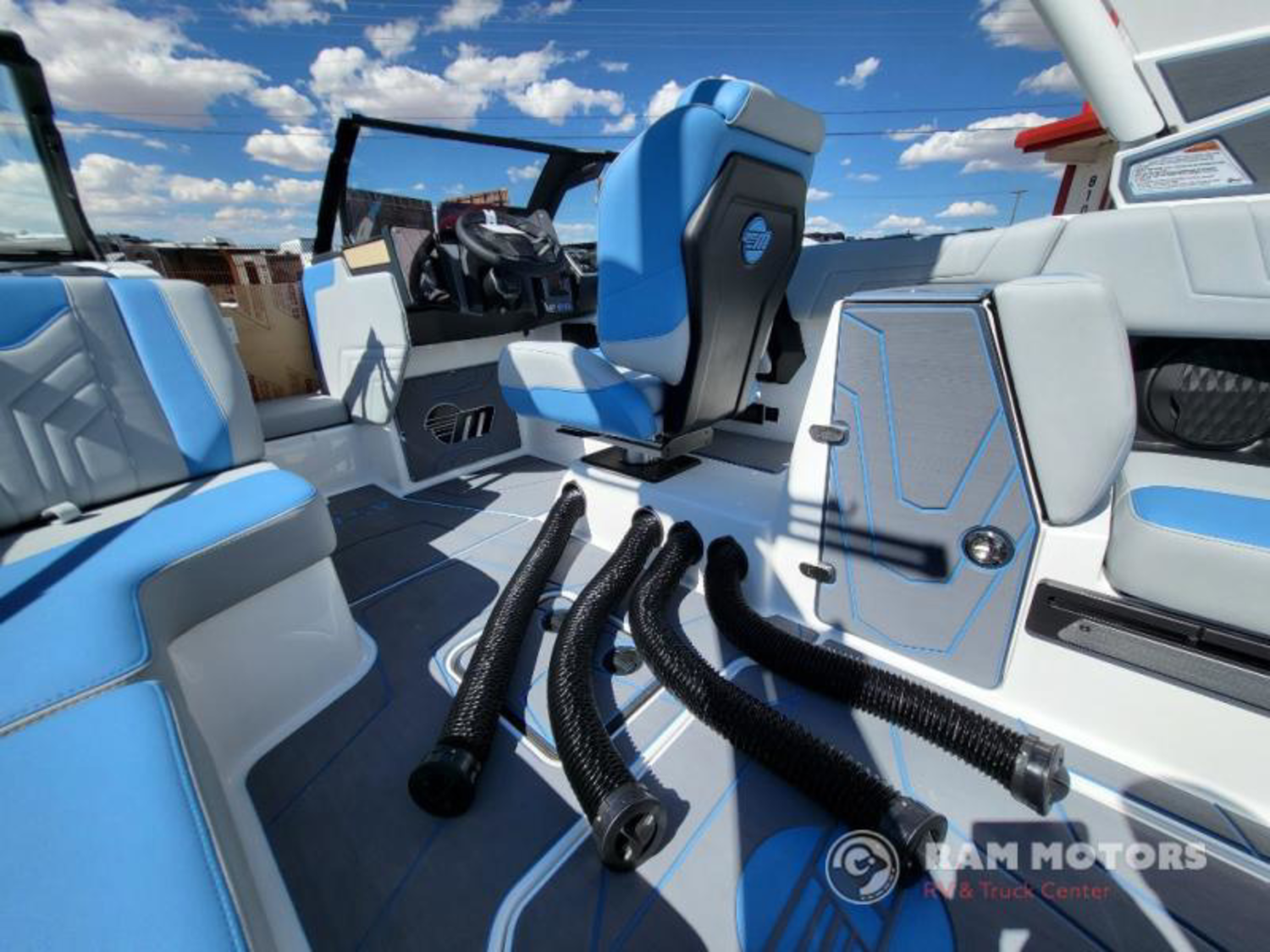 2027 Malibu Boats Wakesetter LSV 25 LSV