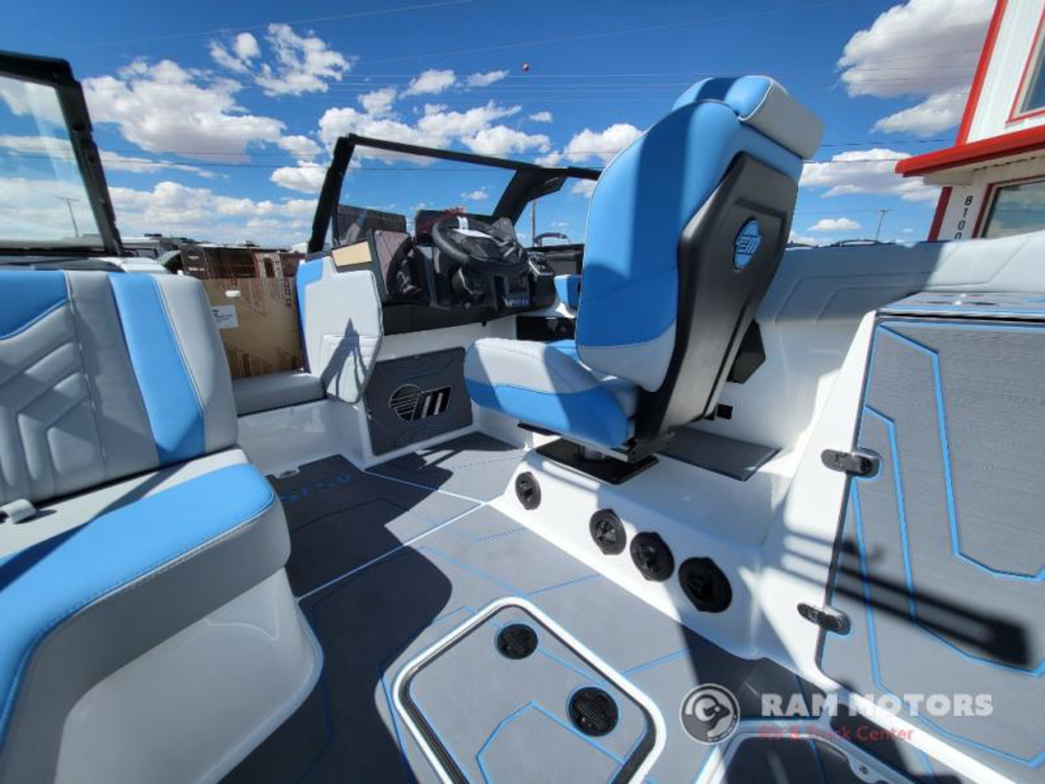 2027 Malibu Boats Wakesetter LSV 25 LSV