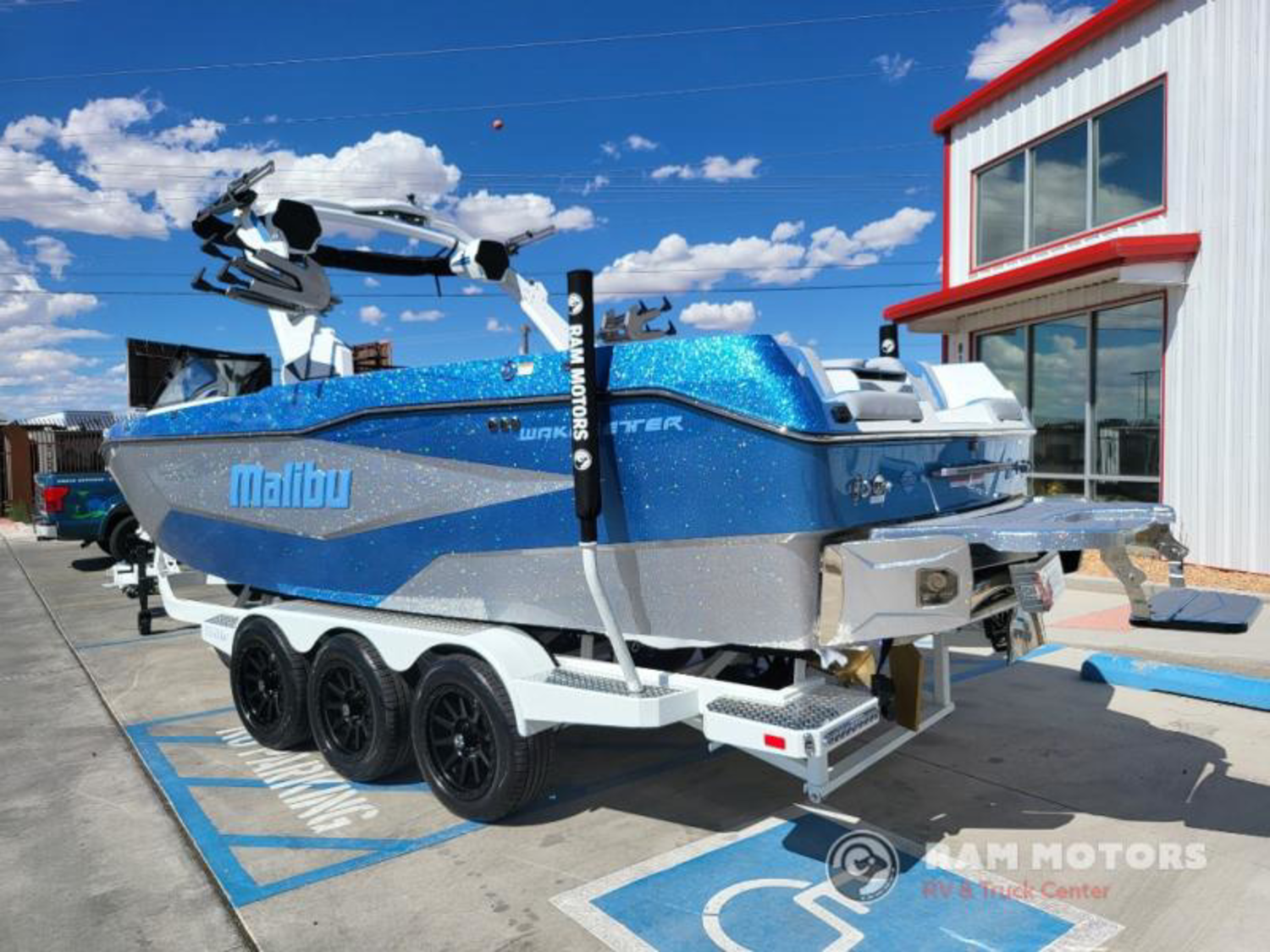 2027 Malibu Boats Wakesetter LSV 25 LSV