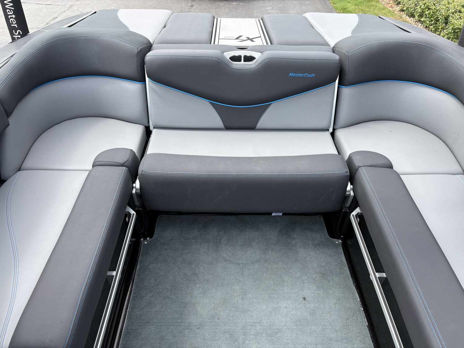 2021 MasterCraft XT22