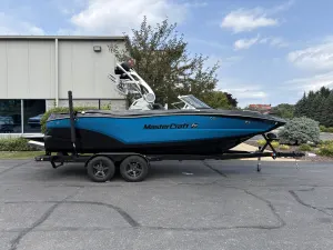 2021-mastercraft-xt22-144724-image1
