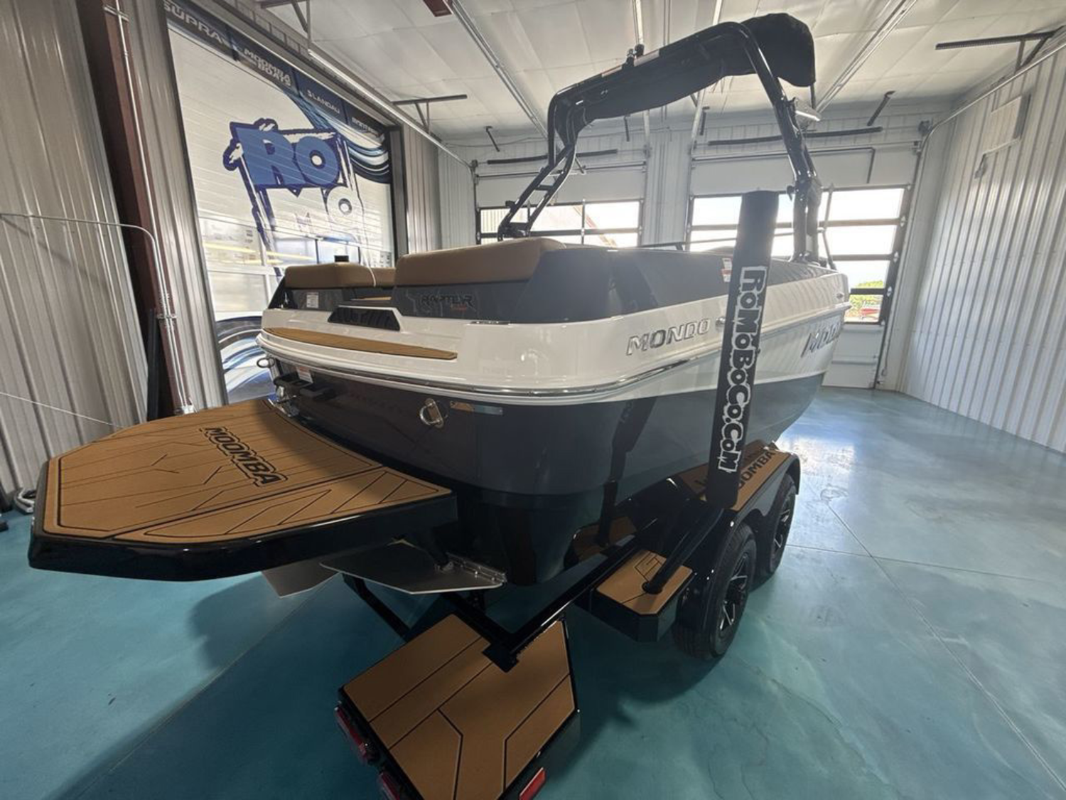 2027 MOOMBA Mondo