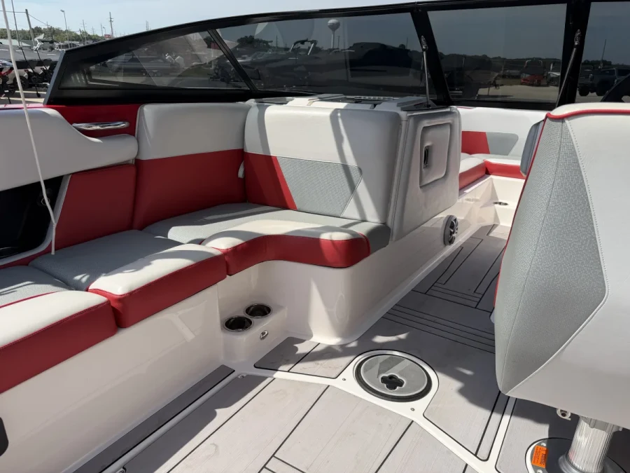 2018-moomba-max-144759-image12.webp