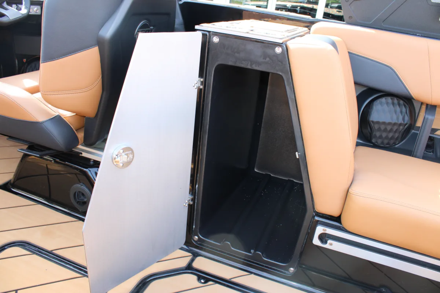 2024 Malibu 25 LSV