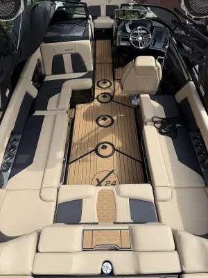 2024-mastercraft-x24-144808-image1.webp