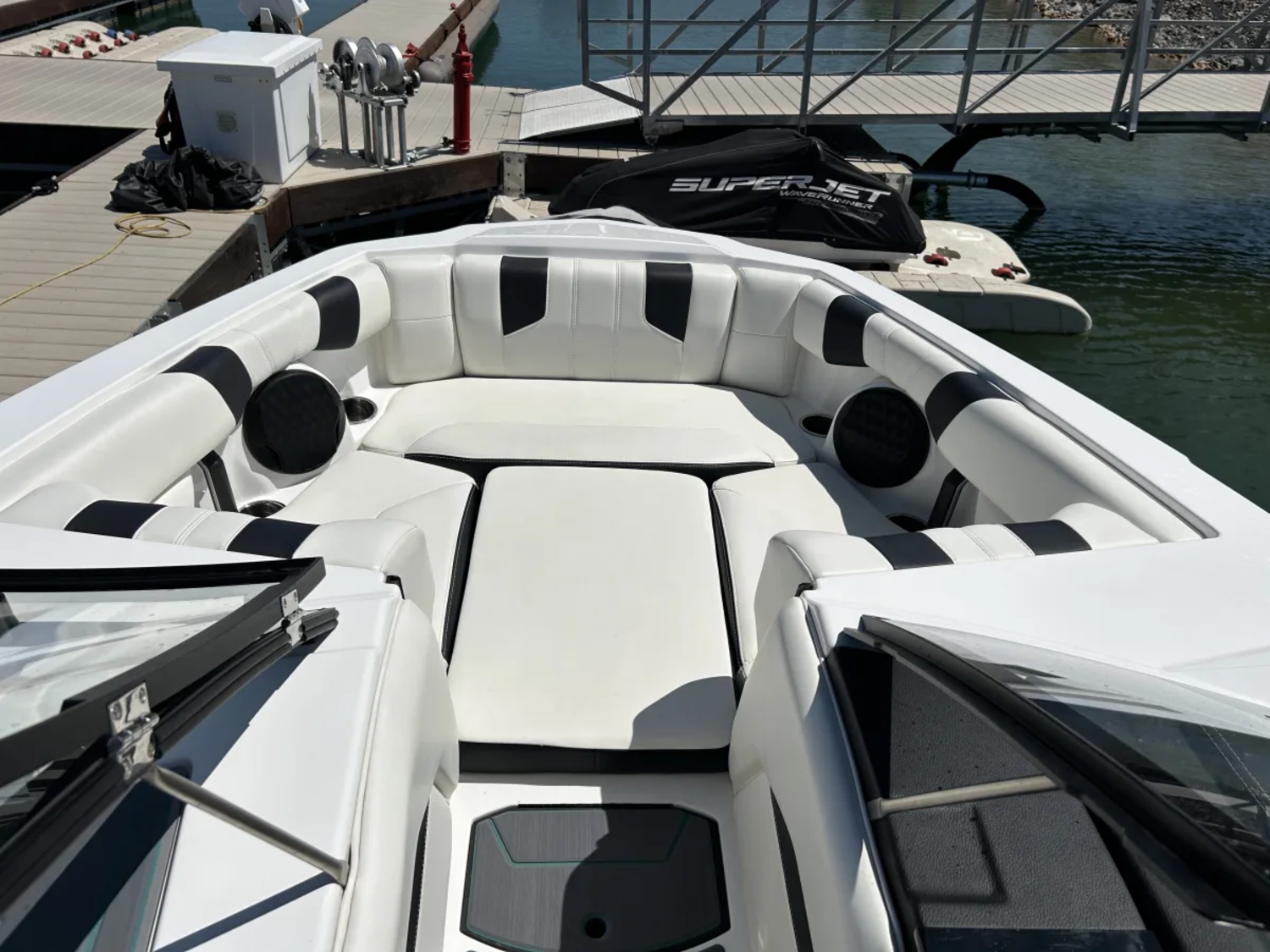 2025 Malibu 21 lx cut diamond 17 hours 