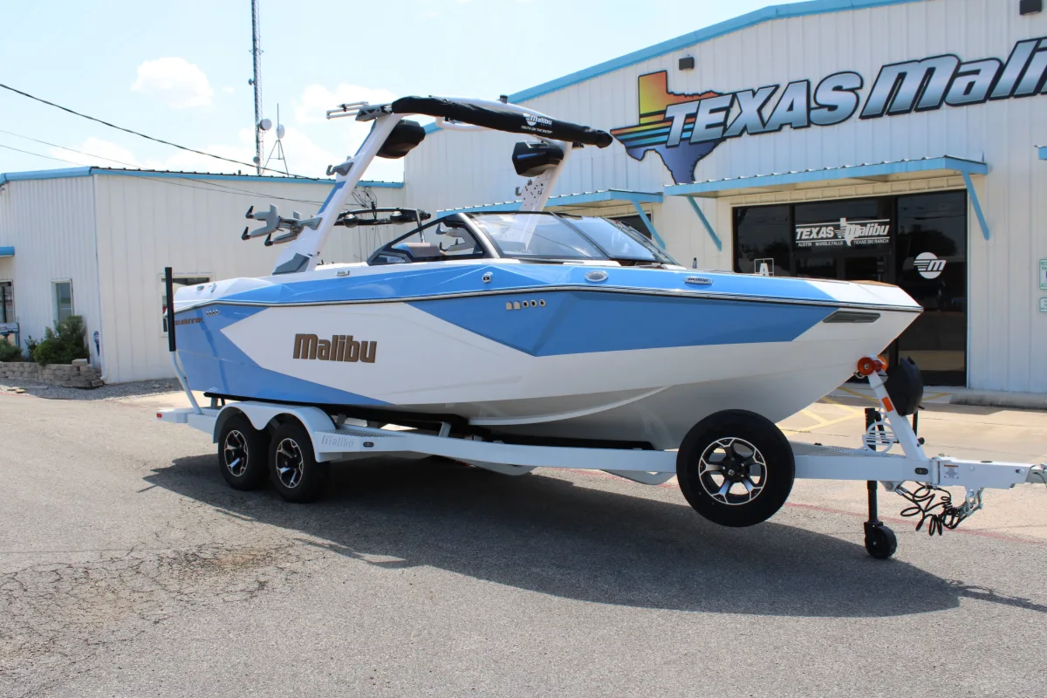 2026 Malibu 23 LSV