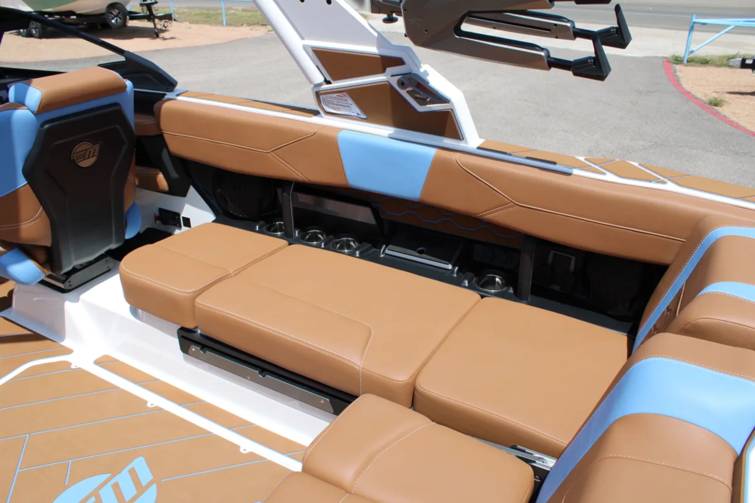 2026 Malibu 23 LSV