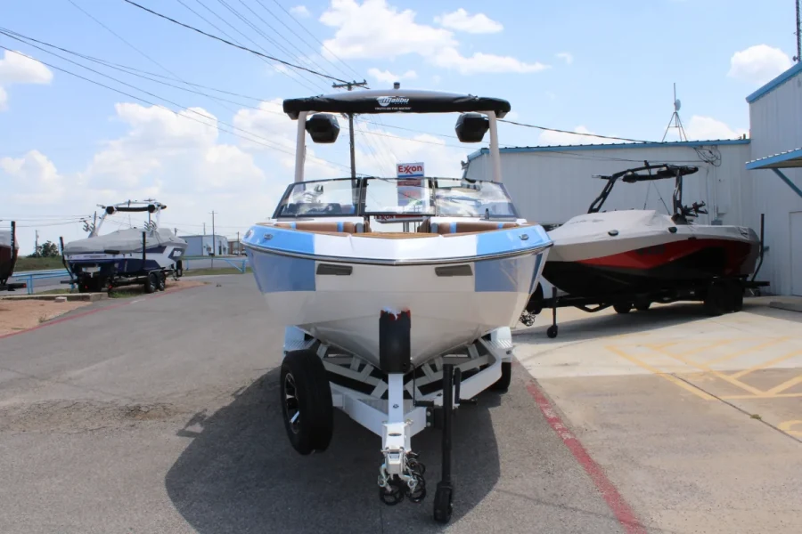 2026-malibu-wakesetter-23-lsv-142824-image2.webp