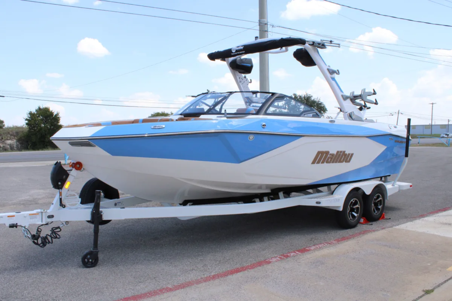 2026 Malibu 23 LSV