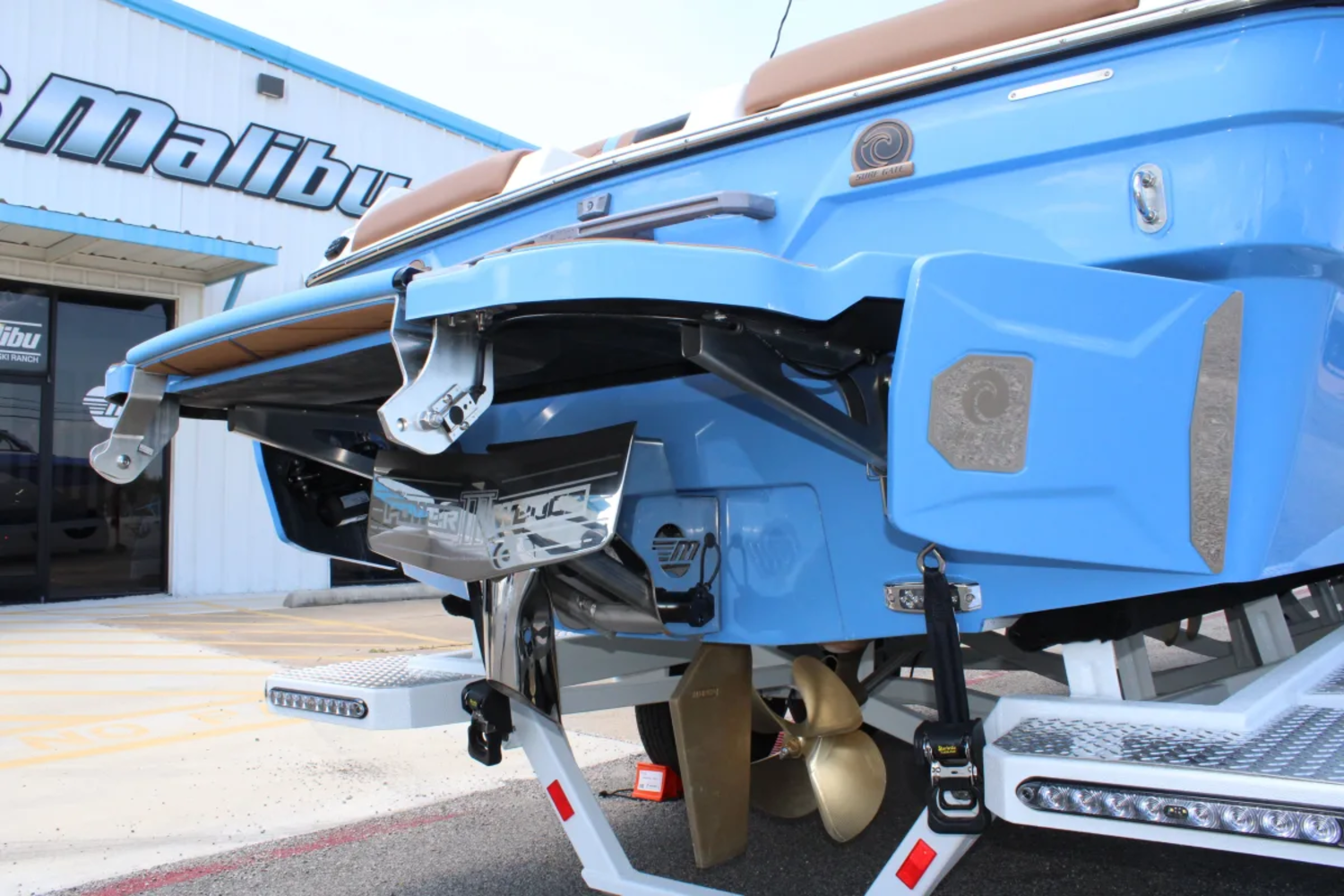 2026 Malibu 23 LSV