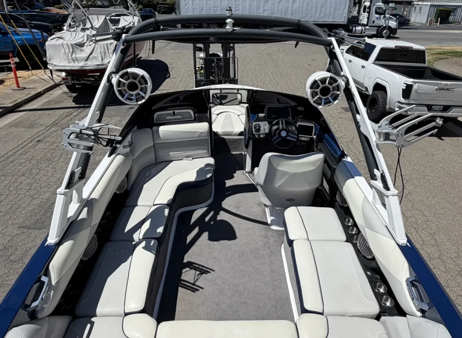 2015-malibu-wakesetter-23-lsv-142831-image1.webp
