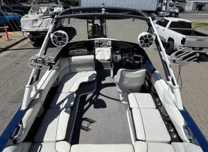 2015-malibu-wakesetter-23-lsv-142831-image1.webp