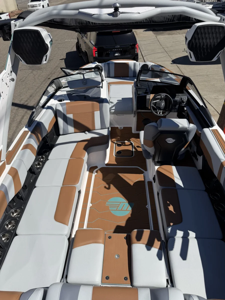 2027-malibu--wakesetter-23-mxz-142832-image2.webp