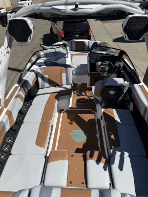 2027-malibu--wakesetter-23-mxz-142832-image2.webp