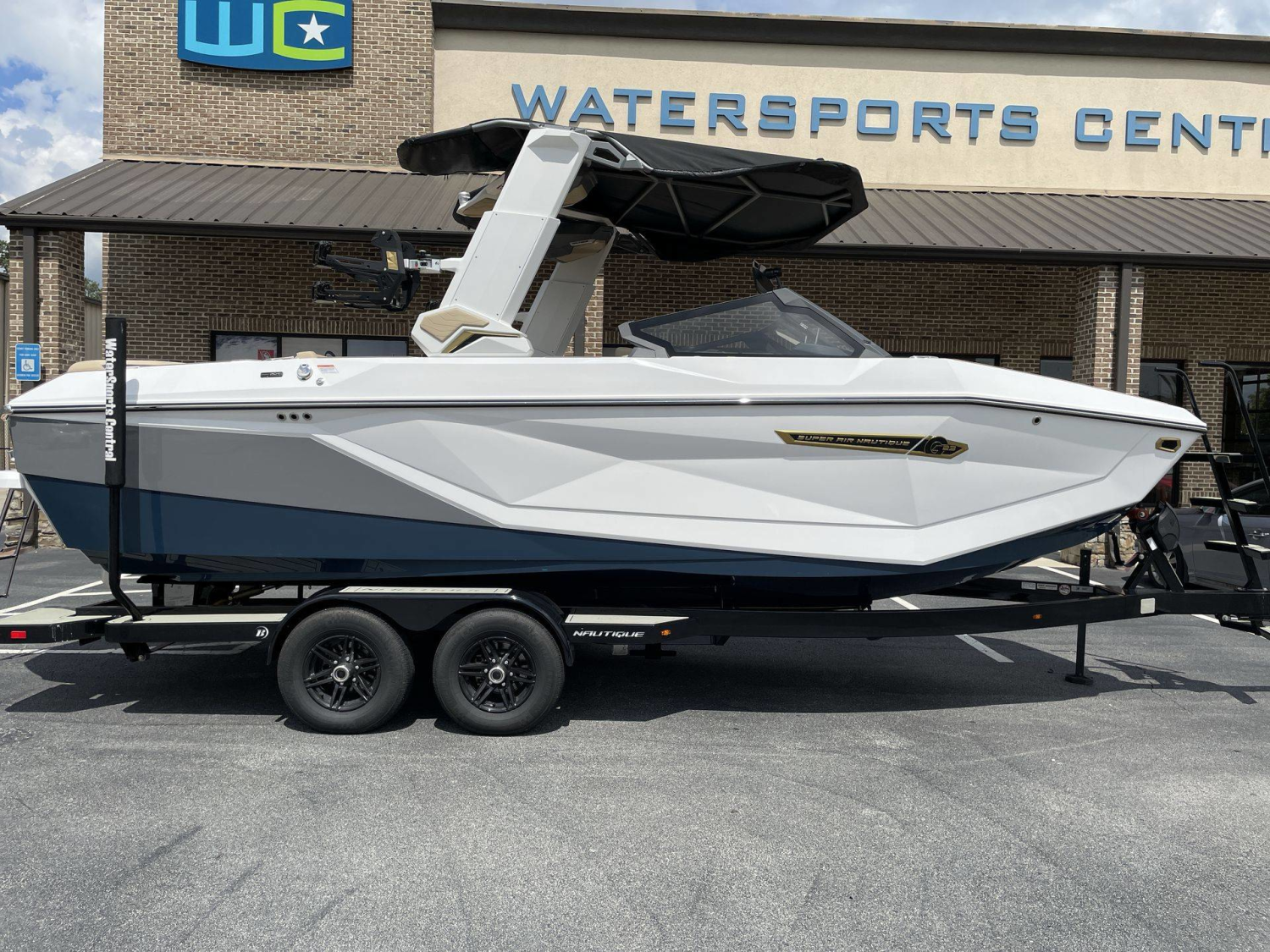 2027 Nautique G23