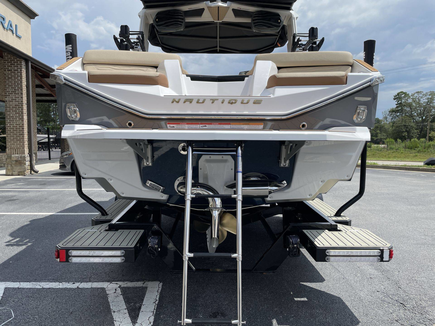 2027 Nautique G23