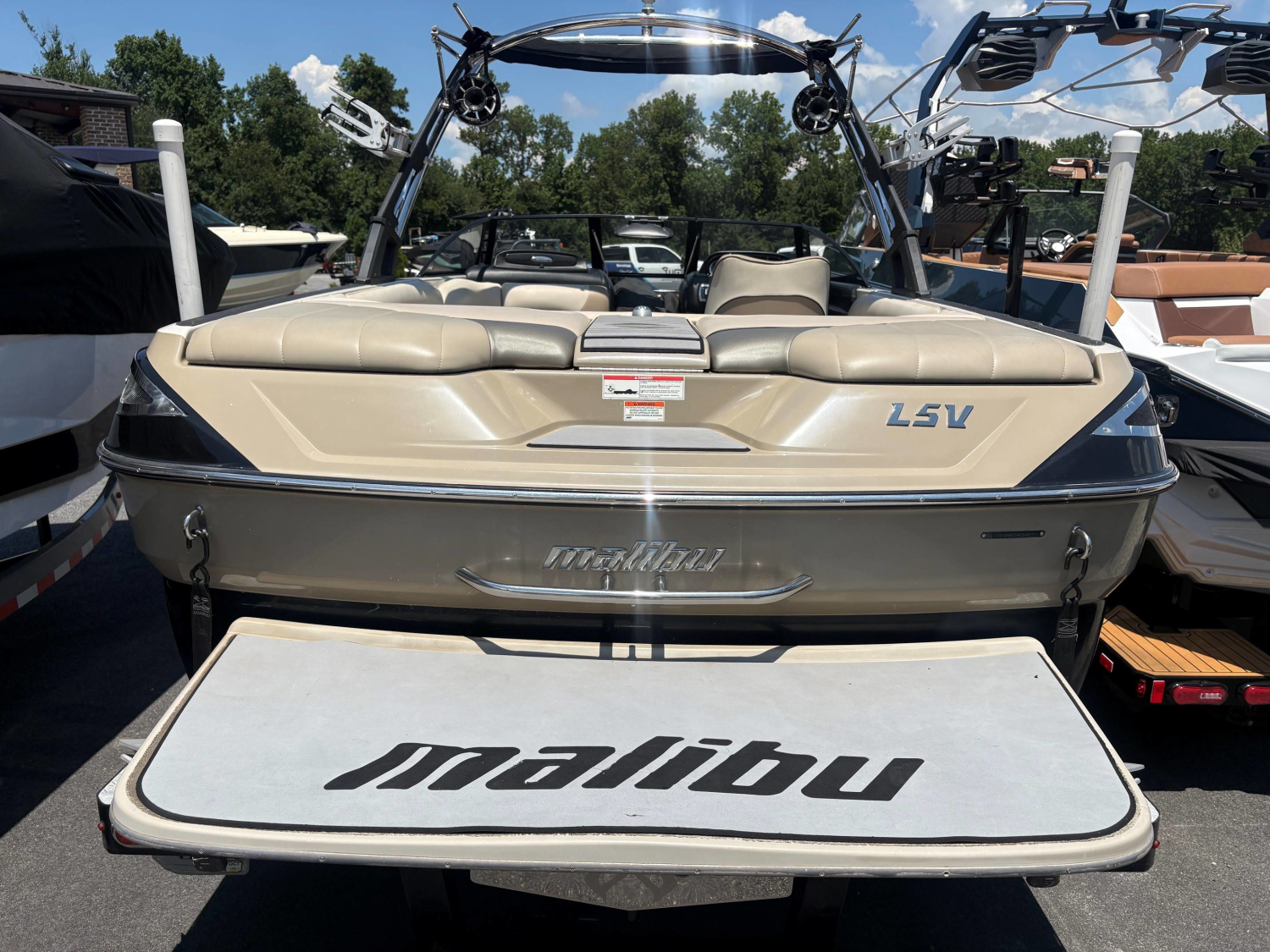 2011 Malibu 23 LSV