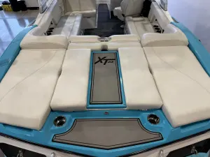 2019-mastercraft-xt23-142856-image10
