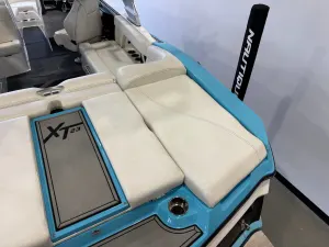 2019-mastercraft-xt23-142856-image11