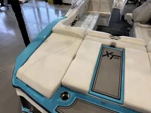 2019-mastercraft-xt23-142856-image12