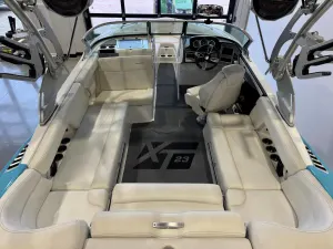 2019-mastercraft-xt23-142856-image13