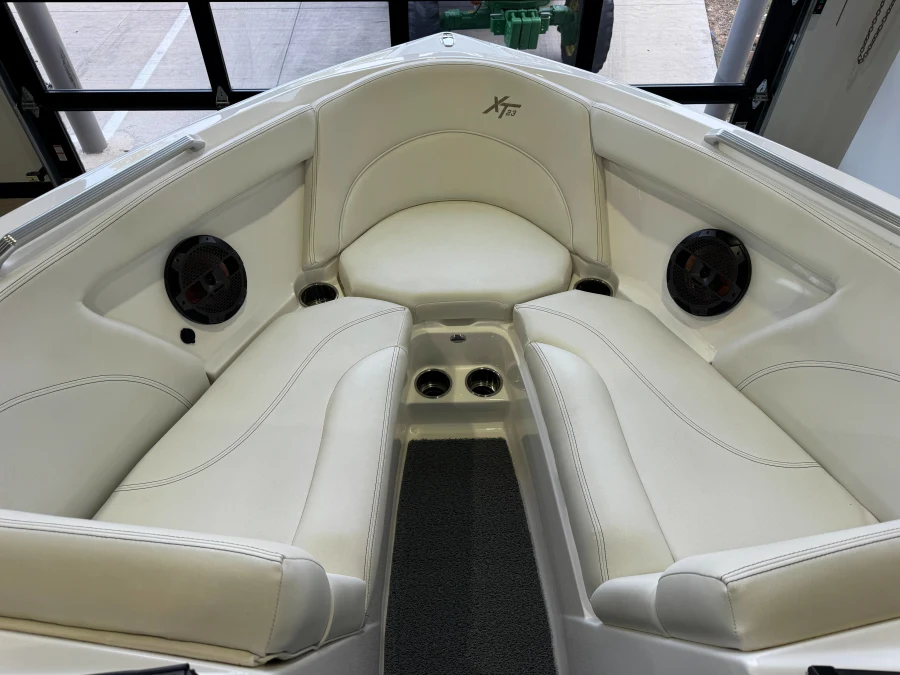2019-mastercraft-xt23-142856-image16
