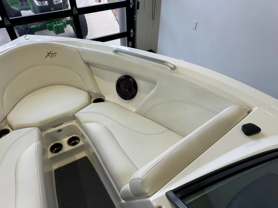 2019-mastercraft-xt23-142856-image17