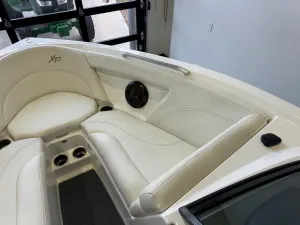 2019-mastercraft-xt23-142856-image17