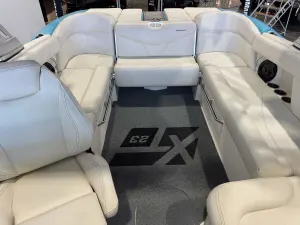 2019-mastercraft-xt23-142856-image21