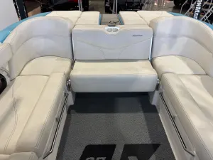 2019-mastercraft-xt23-142856-image26