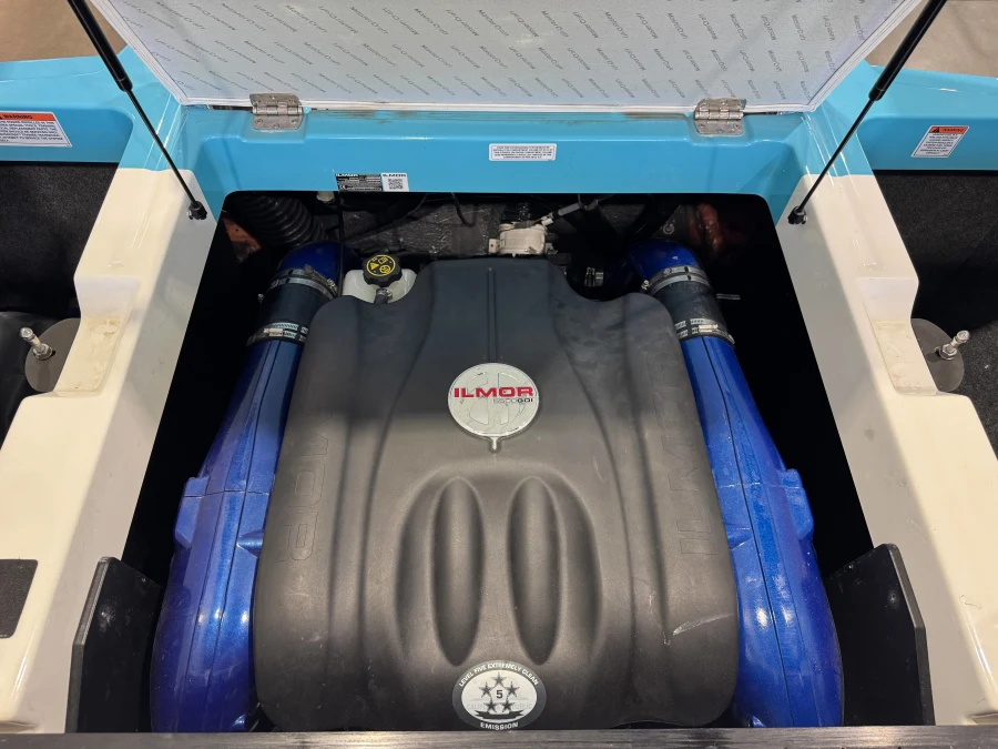 2019-mastercraft-xt23-142856-image27