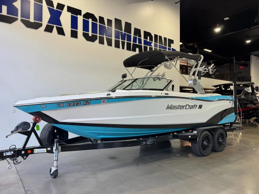 2019-mastercraft-xt23-142856-image2