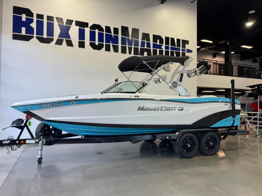 2019-mastercraft-xt23-142856-image3
